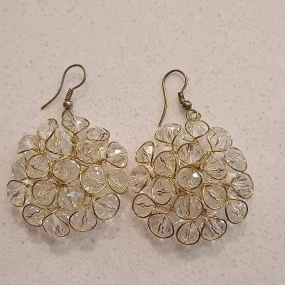 Beautiful Earrings.  They are New, never used. - Picture 5 of 6